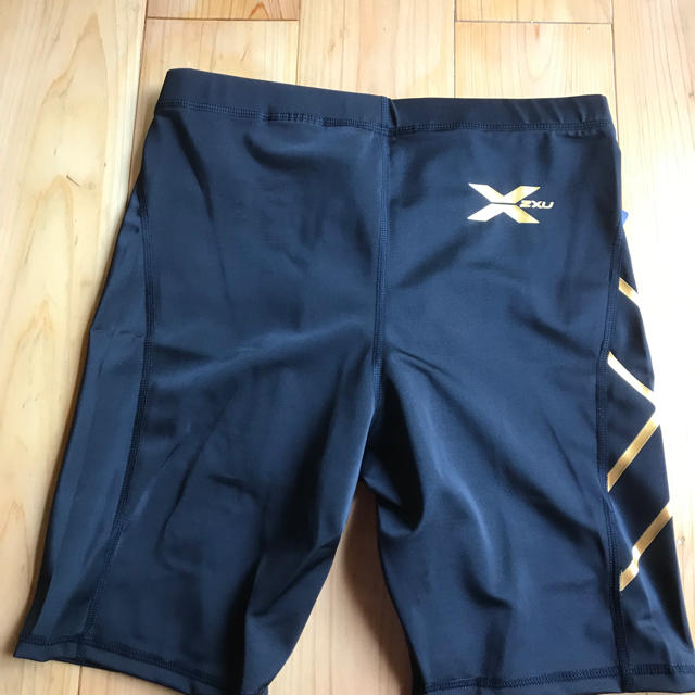 2XU(ツータイムズユー)の2XU   メンズ ショートパンツ Sサイズ gold  メンズのパンツ(ショートパンツ)の商品写真