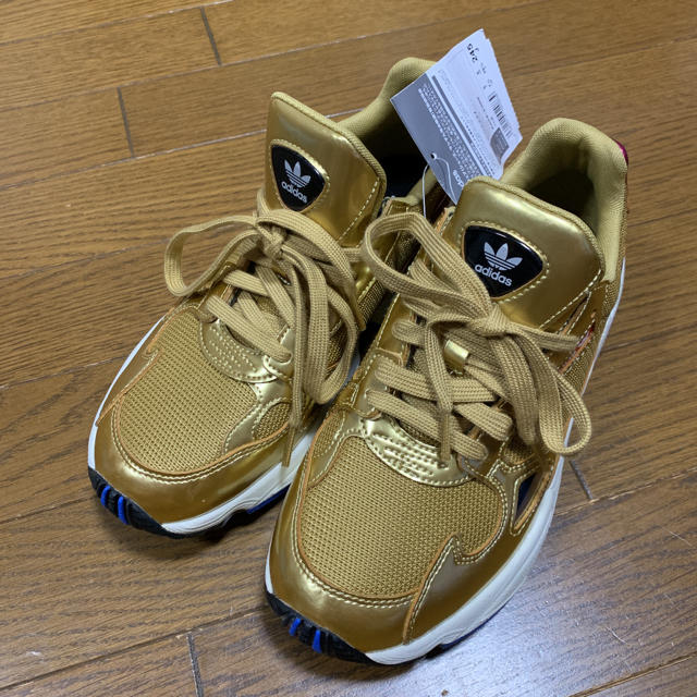 adidas originals スニーカー ファルコン 24.5cm 金色