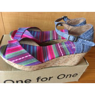 トムズ(TOMS)の★トムズ★カラフルウェッジサンダル★アンクルベルト★マルチストライプ★24cm(サンダル)