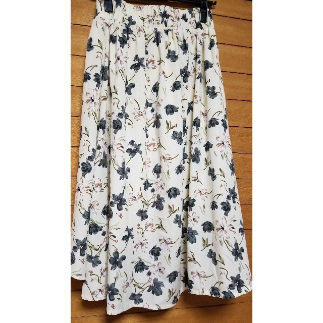 POWDER SUGAR(パウダーシュガー)のパウダーシュガー　花柄　スカート レディースのスカート(ひざ丈スカート)の商品写真