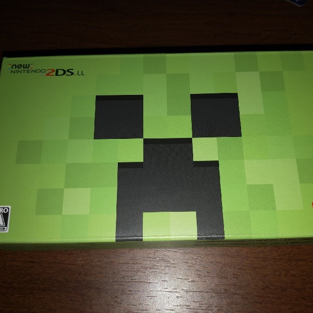 ニンテンドー2DS(ニンテンドー2DS)のNEW2DSLL マインクラフト　クリーパーエディション エンタメ/ホビーのゲームソフト/ゲーム機本体(携帯用ゲーム機本体)の商品写真