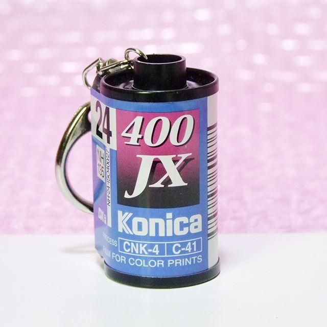 KONICA MINOLTA(コニカミノルタ)の⭐️Konica 24 400 JX パトローネ キーホルダー スマホ/家電/カメラのカメラ(その他)の商品写真