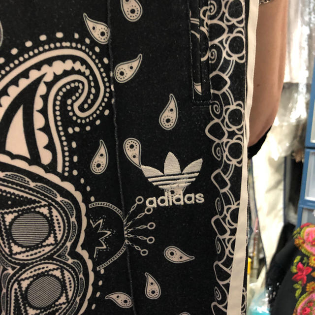 adidas(アディダス)のアディダスオリジナルス ペイズリー柄 レギンス レディースのレッグウェア(レギンス/スパッツ)の商品写真