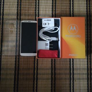 レノボ(Lenovo)のmotorola moto e5　16GB 中古SIMフリー　カバー付き(スマートフォン本体)