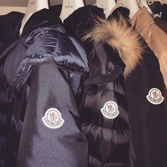 MONCLER(モンクレール)のひでぽんさま✨専用ページ レディースのジャケット/アウター(ダウンコート)の商品写真