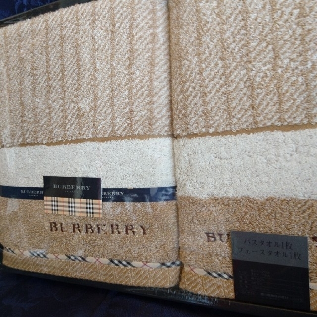 BURBERRY(バーバリー)の【新品】バーバリーバスタオル ノバチェックテープ飾り付きブランドロゴブラウン刺繍 インテリア/住まい/日用品の日用品/生活雑貨/旅行(タオル/バス用品)の商品写真