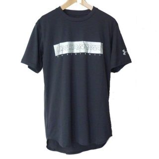 アンダーアーマー(UNDER ARMOUR)の新品◆(MD)アンダーアーマー 黒シルバーロゴヒートギアTシャツ(Tシャツ/カットソー(半袖/袖なし))