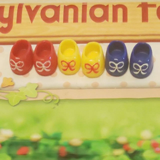 シルバニアファミリー 赤ちゃんの靴 3つセット キッズ/ベビー/マタニティのおもちゃ(ぬいぐるみ/人形)の商品写真