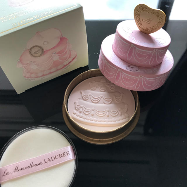 Les Merveilleuses LADUREE(レメルヴェイユーズラデュレ)のお値下げ⭐️ラデュレ🎀限定UVパウダー コスメ/美容のベースメイク/化粧品(フェイスパウダー)の商品写真