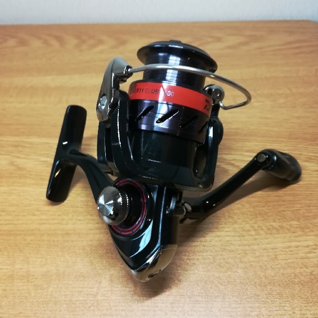 DAIWA(ダイワ)の新品同様 高評価 DAIWA スピニングリール リバティクラブ1500 スポーツ/アウトドアのフィッシング(リール)の商品写真