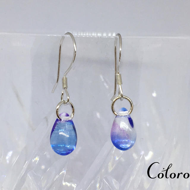青紫色の雫が揺れるピアス シルバーカラー チェコビーズ イヤリング 紫陽花 の通販 By Coloro S Shop ラクマ 青紫色の雫が揺れるピアス シルバーカラー チェコビーズ イヤリング 紫陽花 の通販 By Coloro S Shop ラクマ