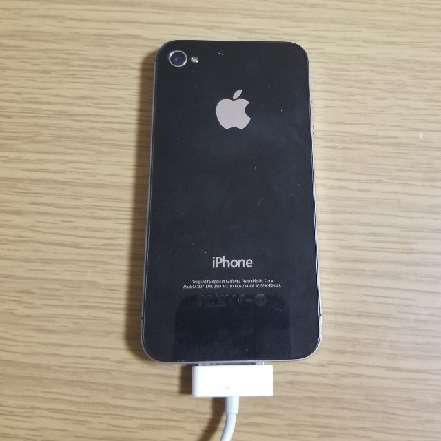 iPhone(アイフォーン)のiPhone4s本体16GBブラックau スマホ/家電/カメラのスマートフォン/携帯電話(スマートフォン本体)の商品写真