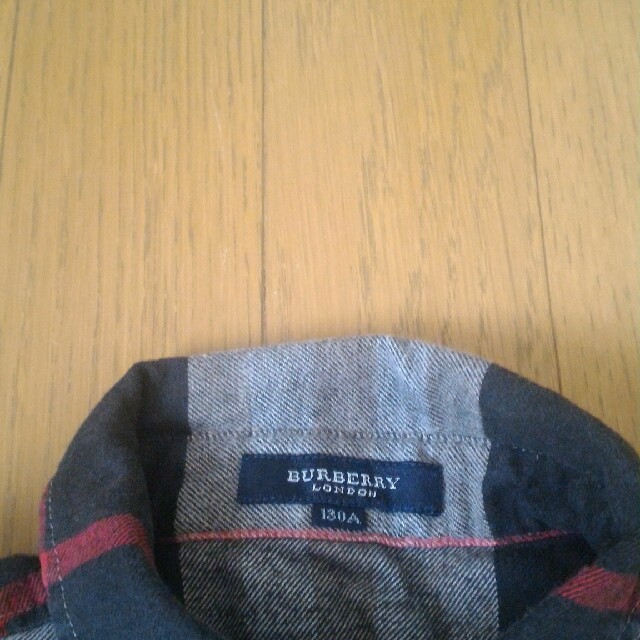 BURBERRY(バーバリー)のBurberryチェックシャツ130 キッズ/ベビー/マタニティのキッズ服男の子用(90cm~)(Tシャツ/カットソー)の商品写真