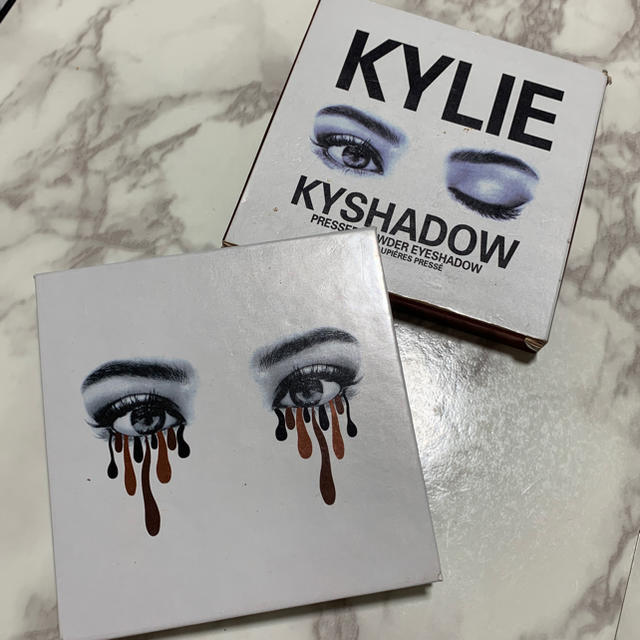 Kylie Cosmetics(カイリーコスメティックス)のKYLIE アイシャドウパレット コスメ/美容のベースメイク/化粧品(アイシャドウ)の商品写真