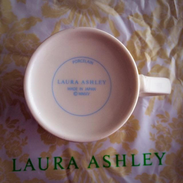 LAURA ASHLEY(ローラアシュレイ)の【SALE】ローラアシュレイマグカップ インテリア/住まい/日用品のキッチン/食器(グラス/カップ)の商品写真