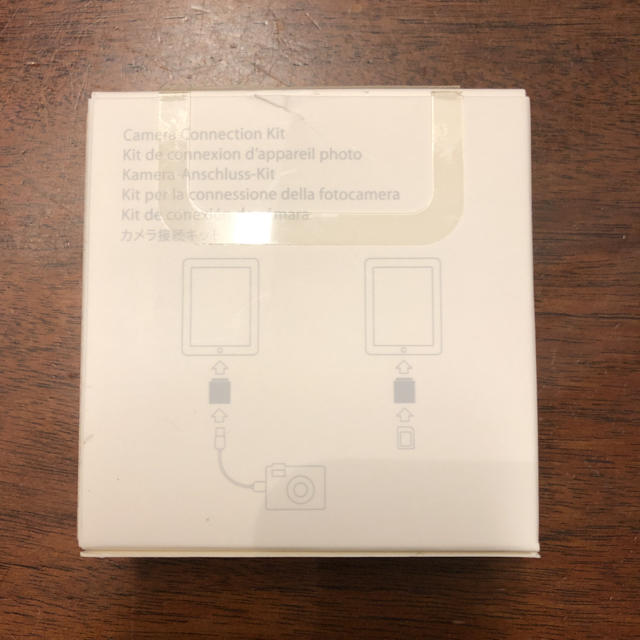 Apple(アップル)の【純正品・新品】 カメラ　ipad   接続キット　MC531ZM/A スマホ/家電/カメラのPC/タブレット(タブレット)の商品写真