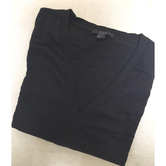 COS(コス)の☆新品☆ COS VネックT-shirts 白 黒 2枚セット レディースのトップス(Tシャツ(半袖/袖なし))の商品写真