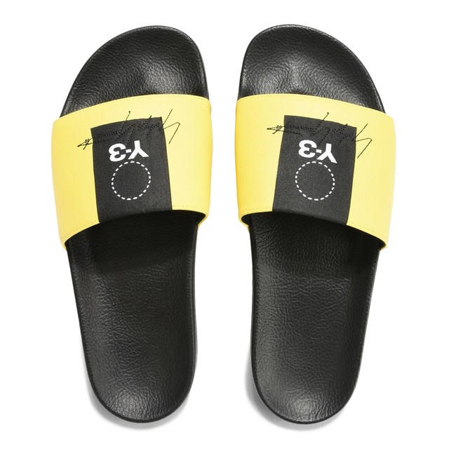 Y-3(ワイスリー)の【新品•大人気❗️】Y-3 シャワーサンダル イエロー メンズの靴/シューズ(サンダル)の商品写真