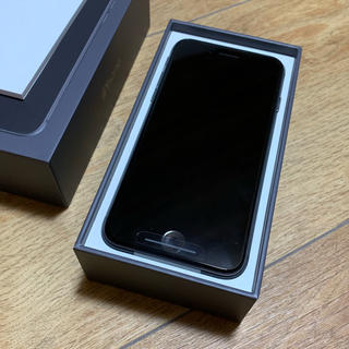 アップル(Apple)のiPhone8 64GB ブラック AU版 SIMロック解除の手続き済(スマートフォン本体)