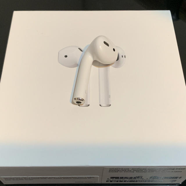 Apple(アップル)のairpods 左耳 スマホ/家電/カメラのオーディオ機器(ヘッドフォン/イヤフォン)の商品写真