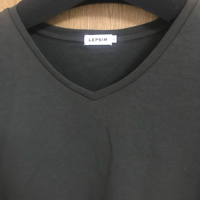 LEPSIM(レプシィム)の今季★レプシム  一度使用 Vネックダーツデザイン Tシャツ レディースのトップス(Tシャツ(半袖/袖なし))の商品写真