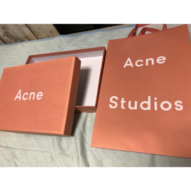 ACNE(アクネ)の【新品】アクネストゥディオズ マフラー キャメル  レディースのファッション小物(マフラー/ショール)の商品写真