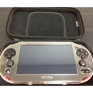 プレイステーションヴィータ(PlayStation Vita)のPS VITA本体 PCH2000 ソフト2本つき(携帯用ゲーム機本体)