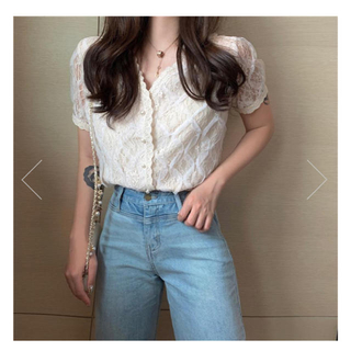 リリーブラウン(Lily Brown)の韓国ファッション  17Kg  イチナナキログラム Vネックレースシャツ (シャツ/ブラウス(半袖/袖なし))