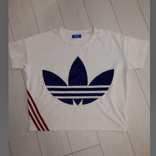 アディダス(adidas)のadidasロゴTシャツ(Tシャツ(半袖/袖なし))