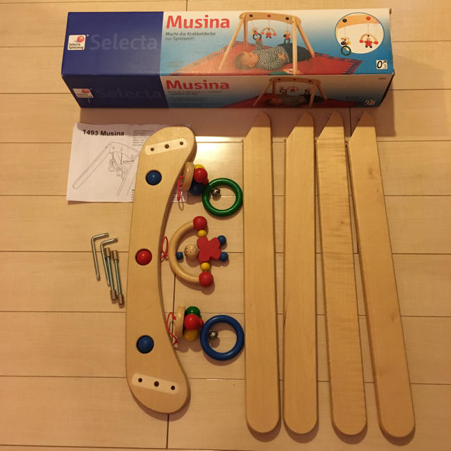 美品 musina ムジーナ 木製 ベビージム