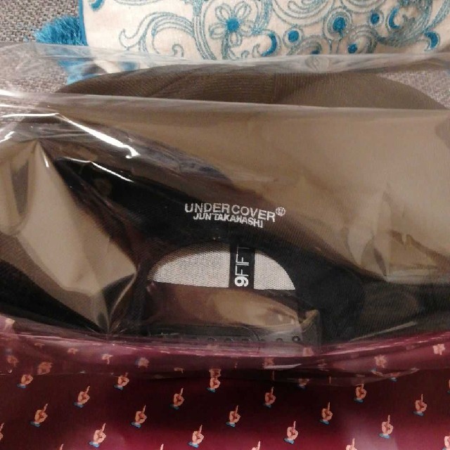 UNDERCOVER(アンダーカバー)の★新品★アンダーカバー　ニューエラキャップ　ブラック　ロゴ
 メンズの帽子(キャップ)の商品写真