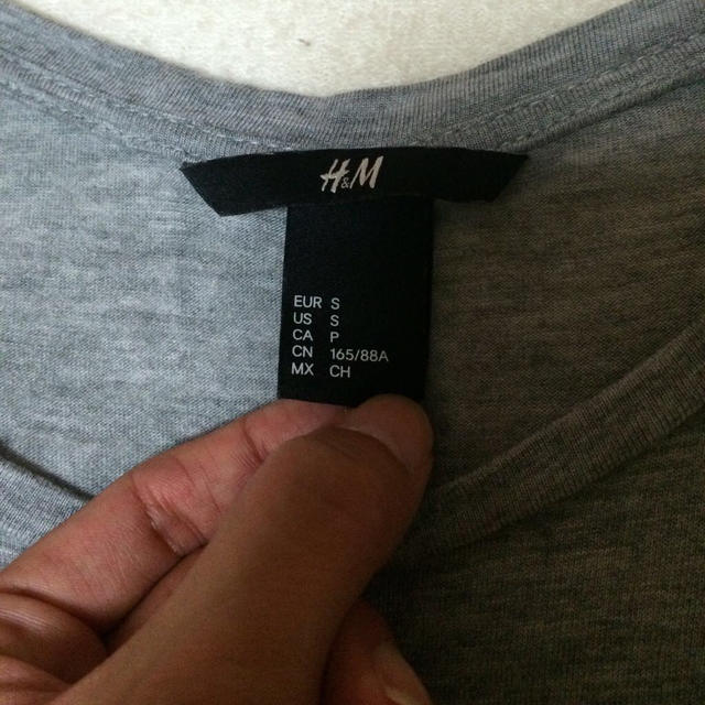 H&M(エイチアンドエム)のH&M リップスパンコールTシャツ レディースのトップス(Tシャツ(半袖/袖なし))の商品写真