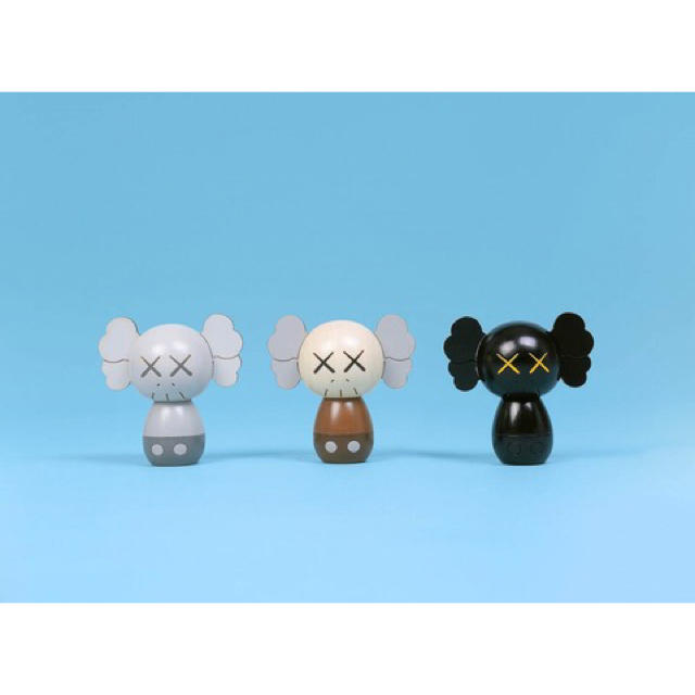 MEDICOM TOY(メディコムトイ)のKAWS HOLIDAY JAPAN kokeshi エンタメ/ホビーのおもちゃ/ぬいぐるみ(ぬいぐるみ)の商品写真