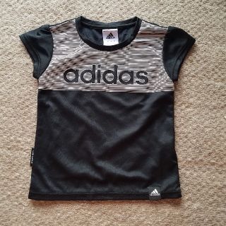 アディダス(adidas)のadidas Tシャツ(Tシャツ/カットソー)