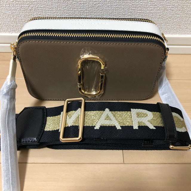 MARC JACOBS(マークジェイコブス)の新品MARCJACOBSマークジェイコブス本革スナップショットバッグベージュ レディースのバッグ(ショルダーバッグ)の商品写真