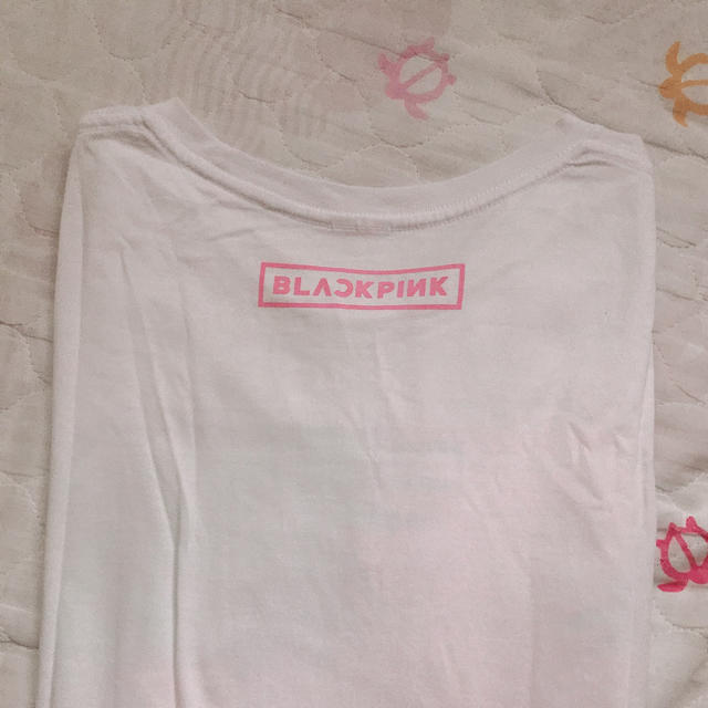 BLACK PINK Tシャツ エンタメ/ホビーのタレントグッズ(アイドルグッズ)の商品写真