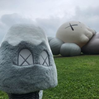 メディコムトイ(MEDICOM TOY)のKAWS HOLIDAY JAPAN カウズ ぬいぐるみ 限定(ぬいぐるみ)