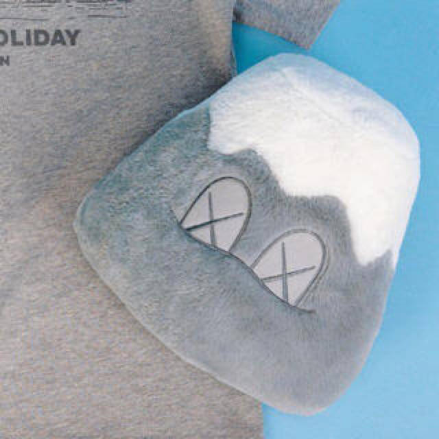 kaws holiday Japan 限定ぬいぐるみ