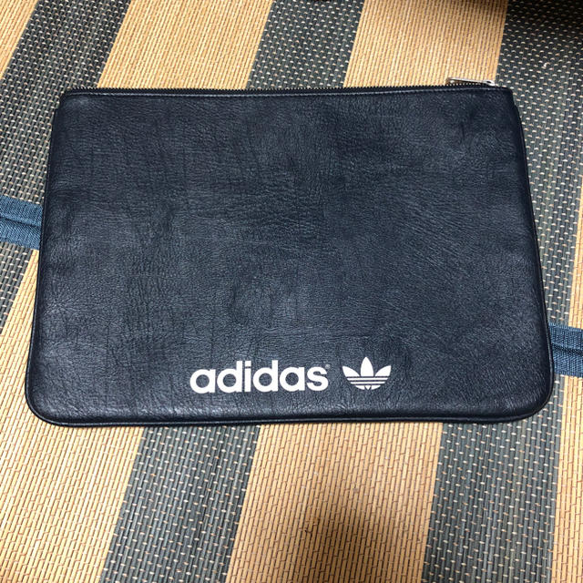 adidas(アディダス)のHYKE Adidas クラッチバッグ コラボ メンズのバッグ(セカンドバッグ/クラッチバッグ)の商品写真