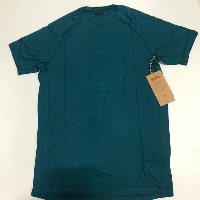 FJALL RAVEN(フェールラーベン)の未使用品 フェールラーベン メンズAbisko Trail Tシャツ メンズのトップス(Tシャツ/カットソー(半袖/袖なし))の商品写真