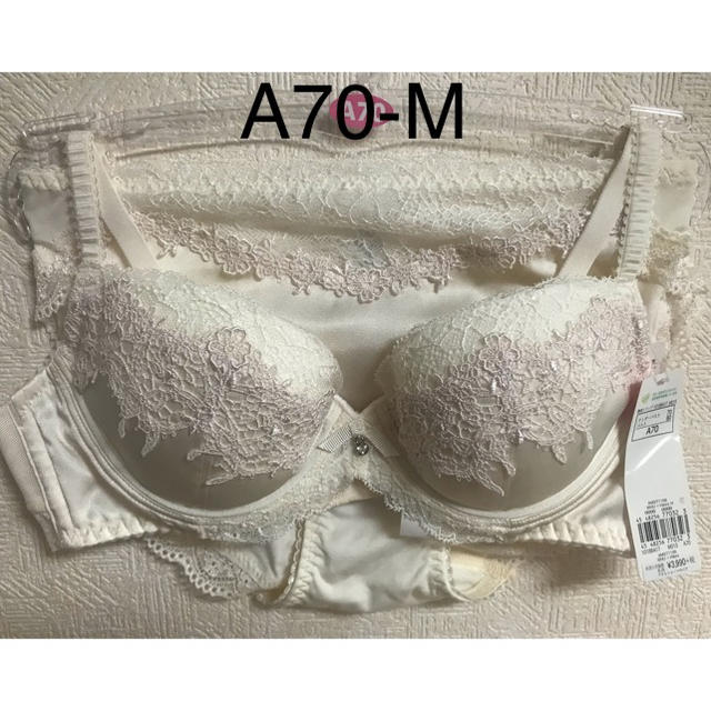 Triumph(トリンプ)の0323 トリンプ AMO`SSTYLEブラジャーA70＆ショーツMセット レディースの下着/アンダーウェア(ブラ&ショーツセット)の商品写真