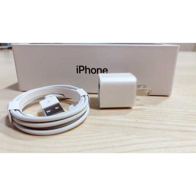 Apple(アップル)のiPhone アダプター&ケーブル スマホ/家電/カメラの生活家電(変圧器/アダプター)の商品写真