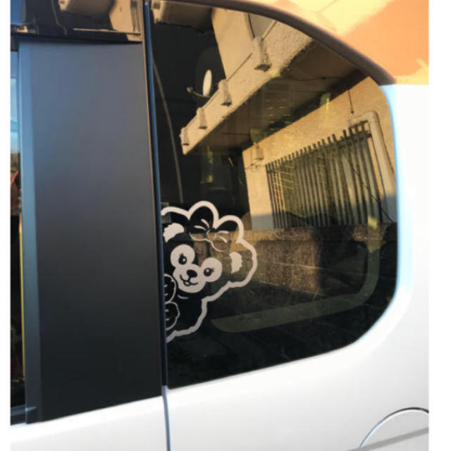 ひょっこりクマさんペアステッカー ダフメイ風 リアサイドガラスに！N-BOXなど 自動車/バイクの自動車(車外アクセサリ)の商品写真