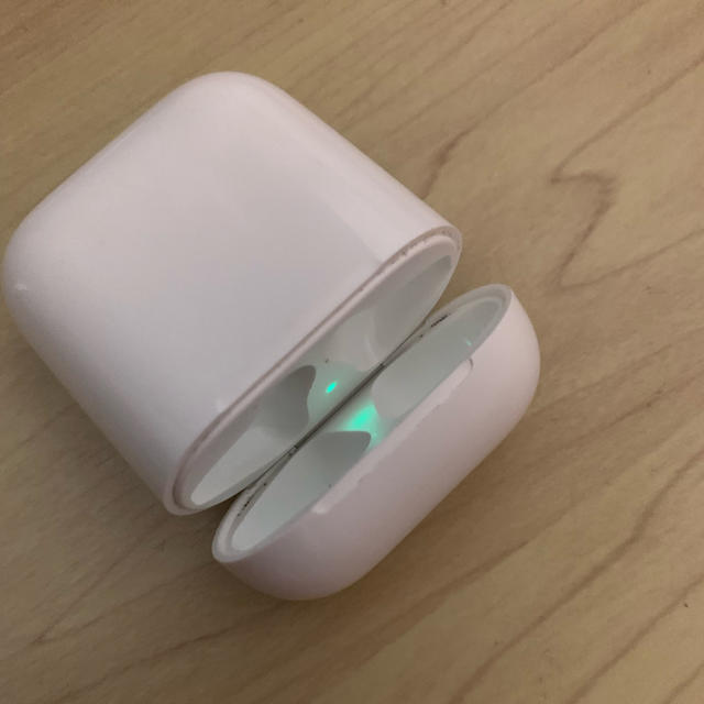 Apple(アップル)のAirPods スマホ/家電/カメラのオーディオ機器(ヘッドフォン/イヤフォン)の商品写真