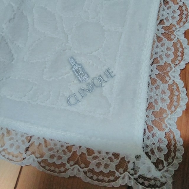 CLINIQUE(クリニーク)のCLINIQUE　タオルハンカチ レディースのファッション小物(ハンカチ)の商品写真