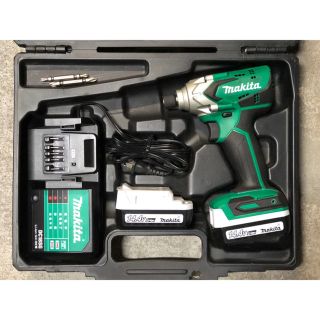 マキタ(Makita)のmakita(マキタ）充電式 インパクト ドライバ　Ｍ697DSX(工具)