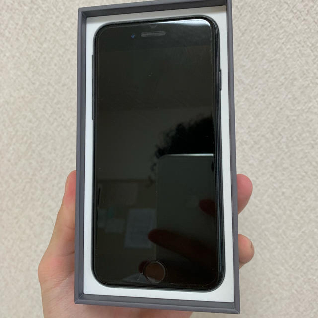 iPhone(アイフォーン)のIphone8 64gb スペースグレイ simフリー スマホ/家電/カメラのスマートフォン/携帯電話(スマートフォン本体)の商品写真