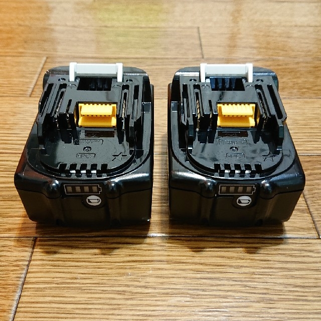 Makita(マキタ)のひ様専用  バッテリー ２個  BL1860B  マキタ スポーツ/アウトドアの自転車(工具/メンテナンス)の商品写真