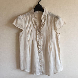 エムプルミエ(M-premier)のMプル♡シャンパンゴールドのフリルシャツ(シャツ/ブラウス(半袖/袖なし))