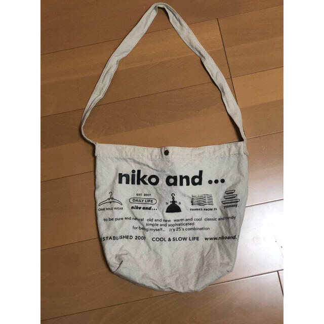 niko and...(ニコアンド)のniko and..いろはすコラボバック レディースのバッグ(ショルダーバッグ)の商品写真